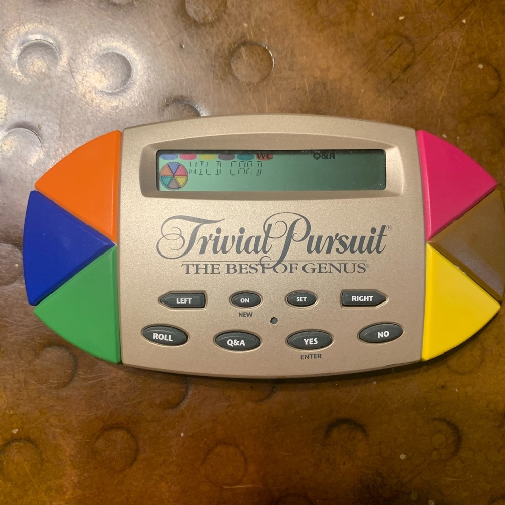Tested & Works......Trivial Pursuit Electronic Hand-Held Game: The Best of Genus